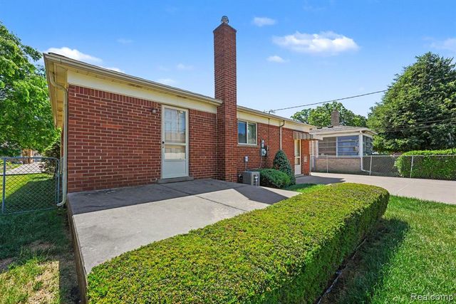 24211 Manistee Street, Oak Park, MI 48237