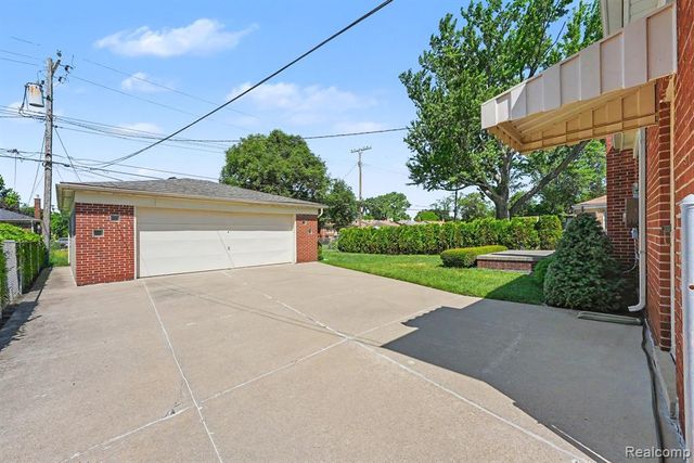 24211 Manistee Street, Oak Park, MI 48237