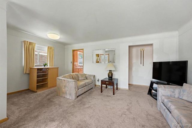 24211 Manistee Street, Oak Park, MI 48237