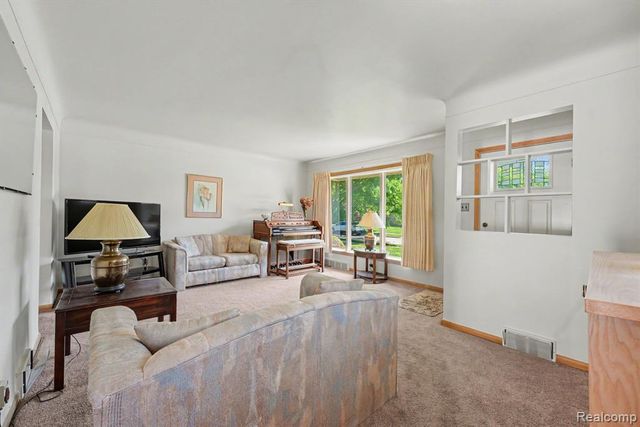 24211 Manistee Street, Oak Park, MI 48237