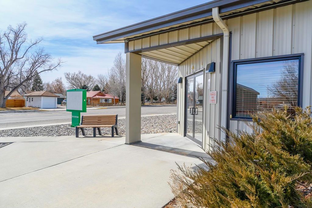 156 N 6th St, Basin, WY 82410