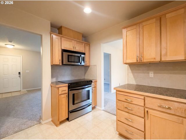 35056 WHITETAIL Ave, St Helens, OR 97051