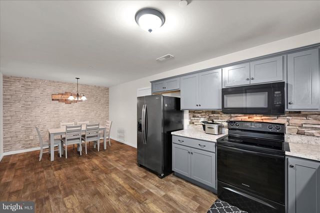 721 FARMWOOD LN, Lebanon, PA 17042