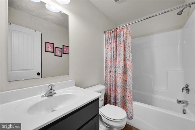 721 FARMWOOD LN, Lebanon, PA 17042