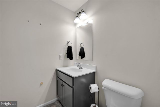 721 FARMWOOD LN, Lebanon, PA 17042