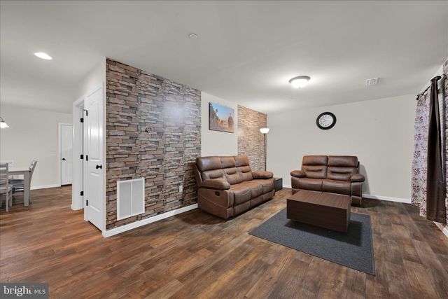 721 FARMWOOD LN, Lebanon, PA 17042