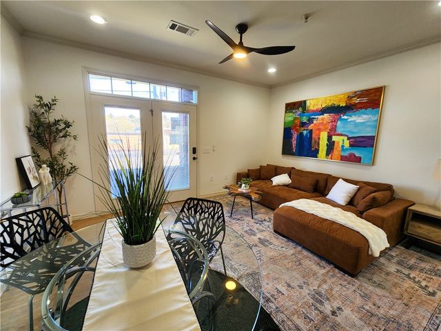 1115 N Leverett Avenue 101, Fayetteville, AR 72703