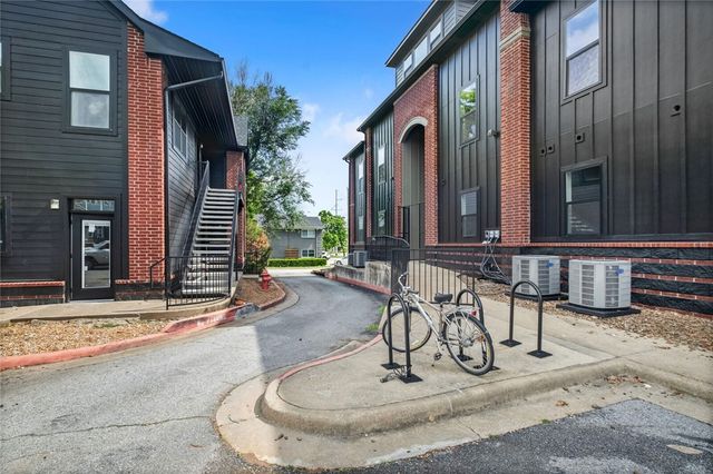 1115 N Leverett Avenue 101, Fayetteville, AR 72703