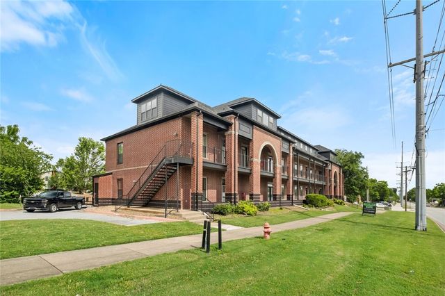1115 N Leverett Avenue 101, Fayetteville, AR 72703
