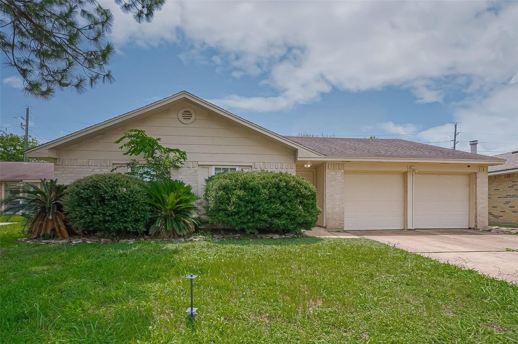 7306 Bubbling Brooks Lane, Houston, TX 77095