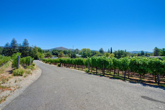 1597 Estee Ave, Napa, CA 94558