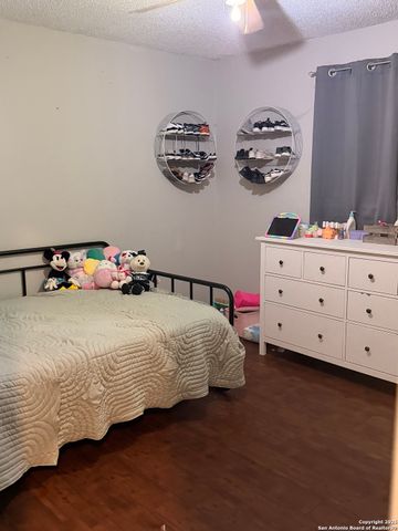 902 W Flournoy, Beeville, TX 78102