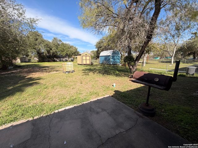902 W Flournoy, Beeville, TX 78102