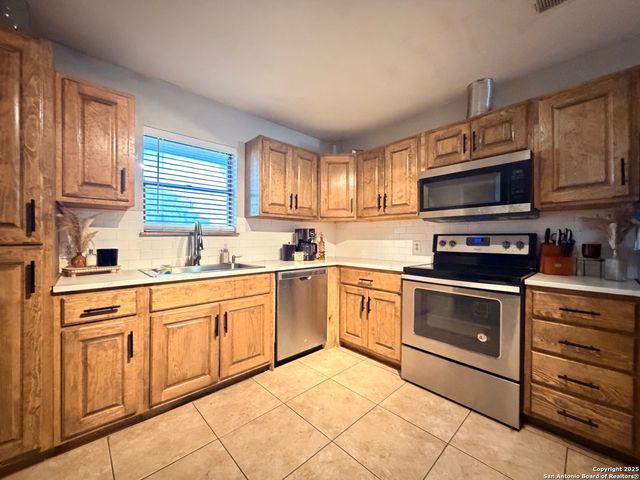 902 W Flournoy, Beeville, TX 78102