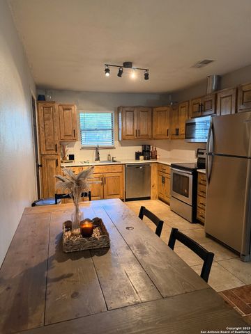 902 W Flournoy, Beeville, TX 78102