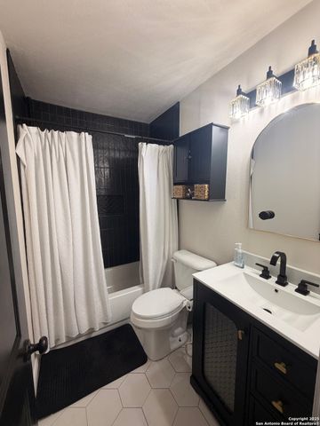 902 W Flournoy, Beeville, TX 78102