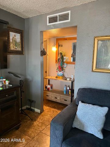 898 E OAKLAND Street, Chandler, AZ 85225