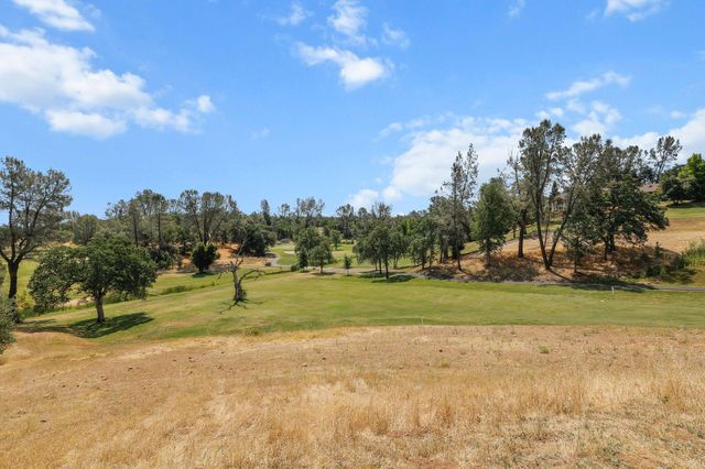 6173 Brassie Way, Redding, CA 96003