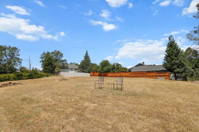 6173 Brassie Way, Redding, CA 96003