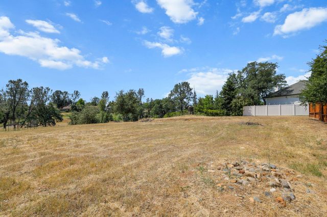 6173 Brassie Way, Redding, CA 96003