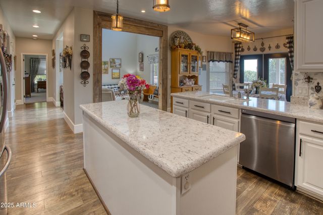 1011 DUSTY Lane, Show Low, AZ 85901