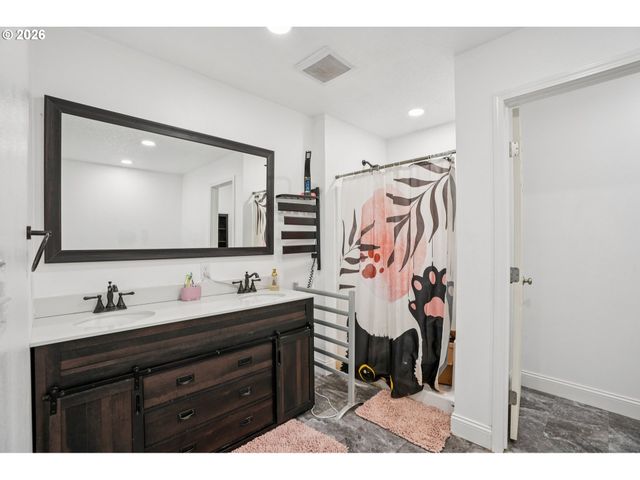 1324 FARRVISTA Dr, West Linn, OR 97068