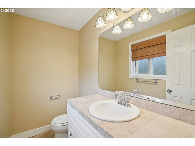 1324 FARRVISTA Dr, West Linn, OR 97068