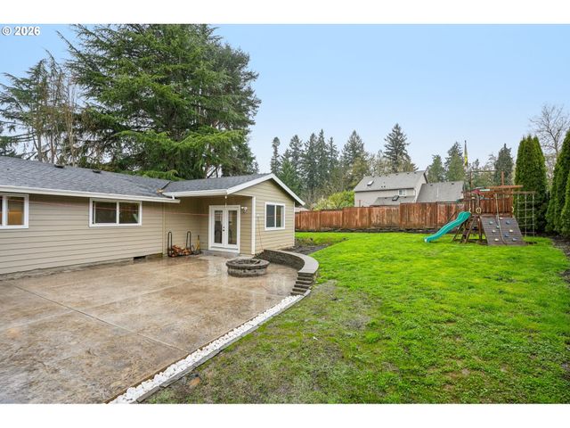 1324 FARRVISTA Dr, West Linn, OR 97068