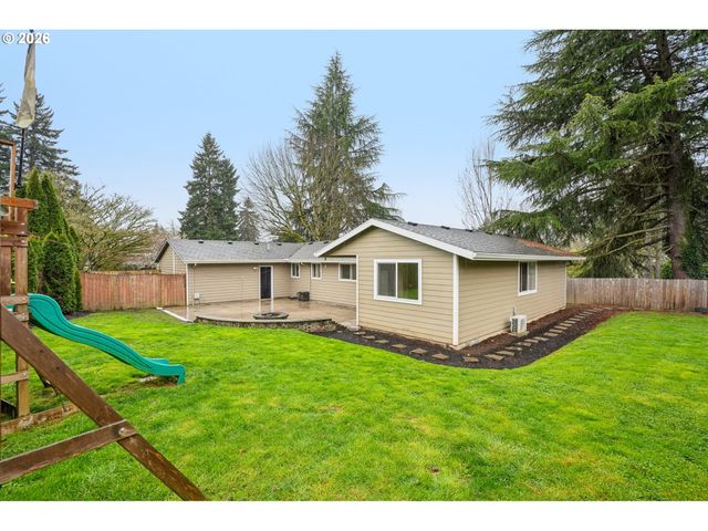 1324 FARRVISTA Dr, West Linn, OR 97068