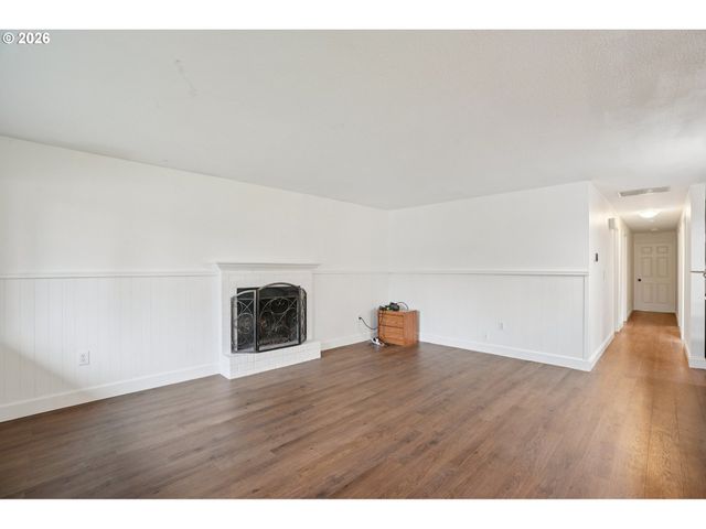 1324 FARRVISTA Dr, West Linn, OR 97068