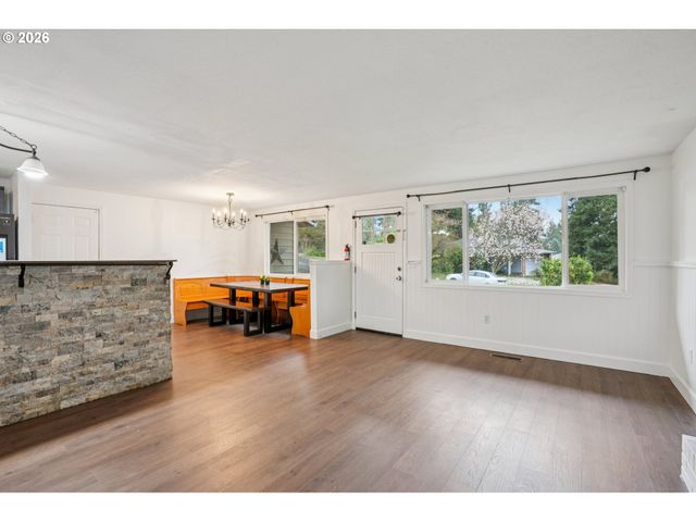 1324 FARRVISTA Dr, West Linn, OR 97068