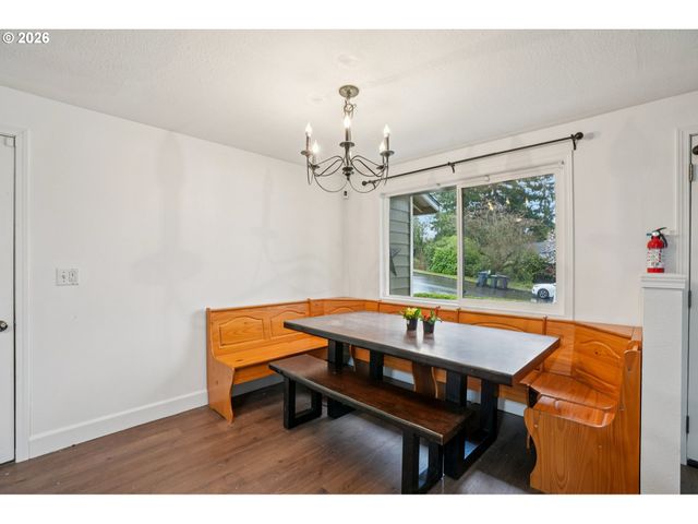 1324 FARRVISTA Dr, West Linn, OR 97068