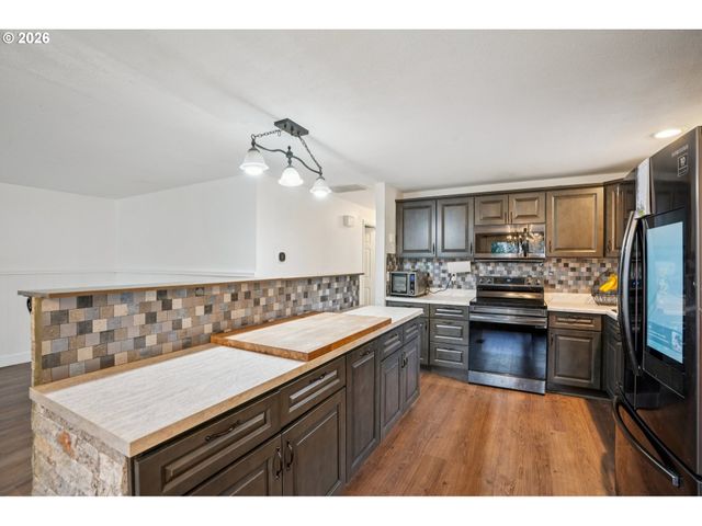 1324 FARRVISTA Dr, West Linn, OR 97068