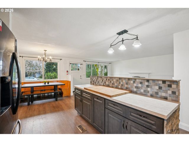 1324 FARRVISTA Dr, West Linn, OR 97068