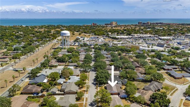 633 Moray Pl, Corpus Christi, TX 78411