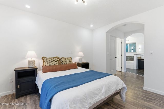 5821 N Del Rey Dr, Otis Orchards, WA 99027