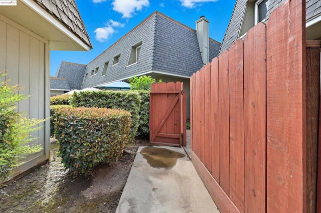 1664 NW Bear Creek, Merced, CA 92548