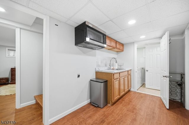 48 W Cedar St, Livingston Twp., NJ 07039