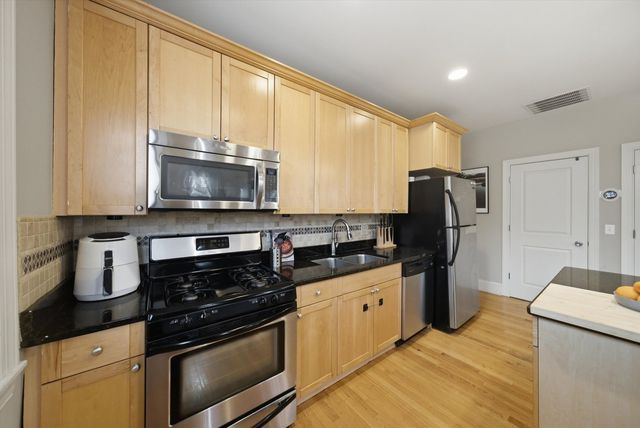 7633 N Greenview Avenue 3W, Chicago, IL 60626