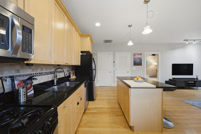 7633 N Greenview Avenue 3W, Chicago, IL 60626
