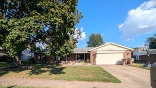 2823 Fox Pointe Drive, Columbus, IN 47203