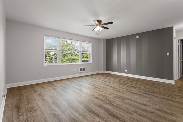 7710 N Sheridan Road 204, Chicago, IL 60626