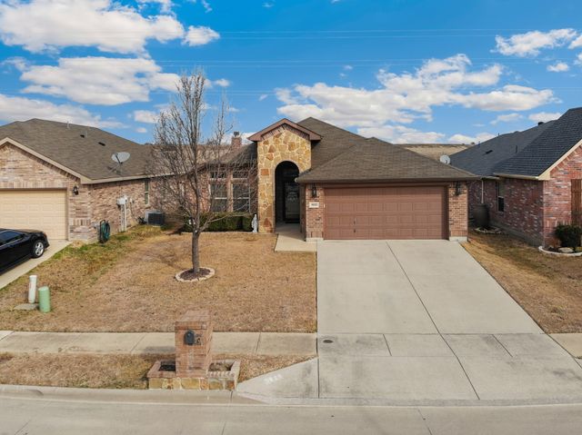 9828 Sparrow Hawk Lane, Fort Worth, TX 76108