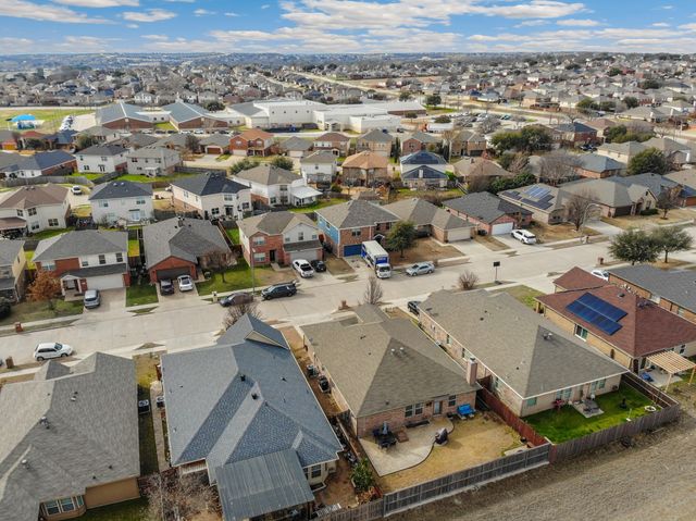 9828 Sparrow Hawk Lane, Fort Worth, TX 76108