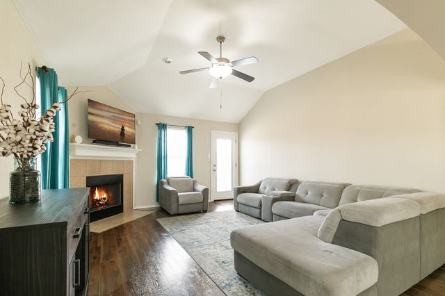 9828 Sparrow Hawk Lane, Fort Worth, TX 76108