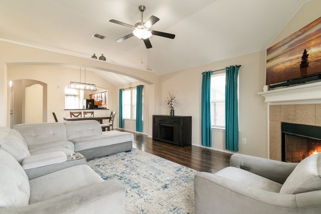 9828 Sparrow Hawk Lane, Fort Worth, TX 76108