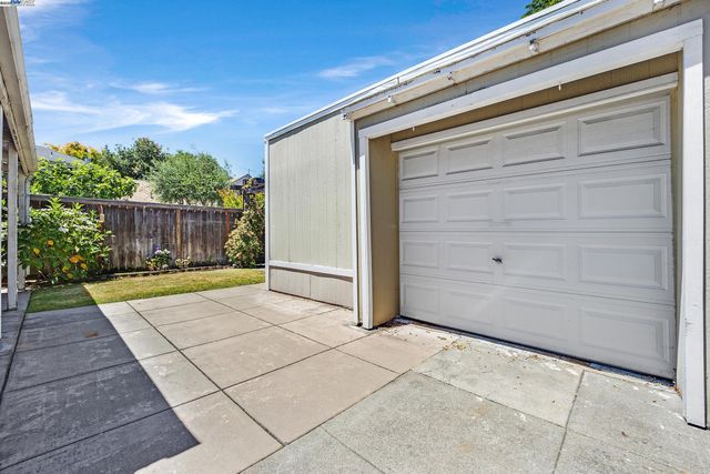 1137 Post St, Alameda, CA 94501