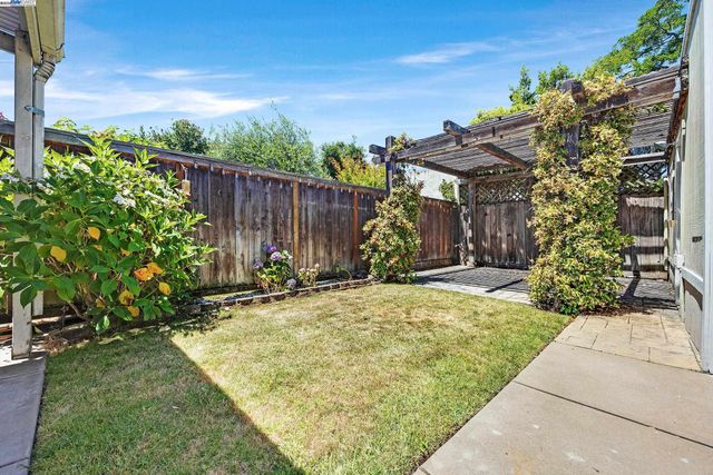 1137 Post St, Alameda, CA 94501