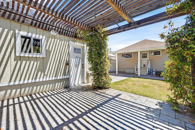 1137 Post St, Alameda, CA 94501