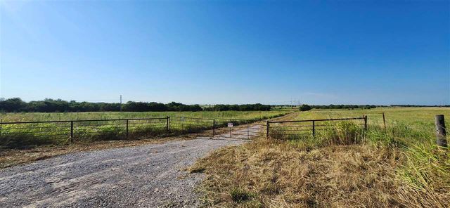 15660 NE Cross Rd, Elgin, OK 73538